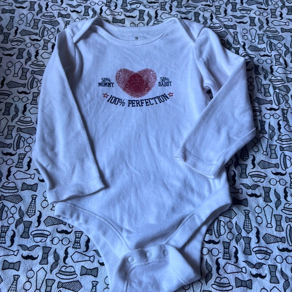 Cute perfect onesie for the little one ! 👶
